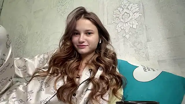 Snapshot of HeIen_cute chatting on June 7, 4:07 am HeIen cute online show from June 7, 4:07 am