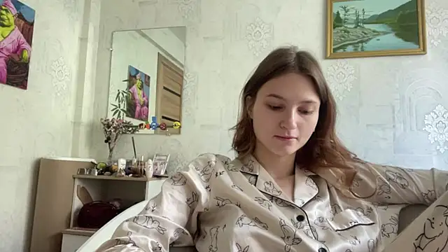 Snapshot of HeIen_cute chatting on June 6, 3:34 am HeIen cute online show from June 6, 3:34 am