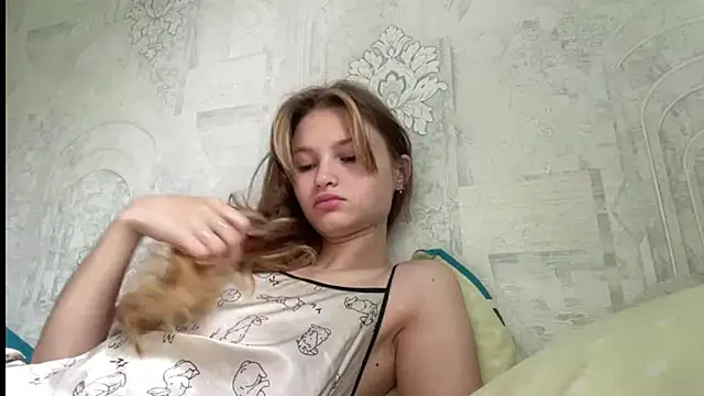 Snapshot of HeIen_cute chatting on June 25, 4:10 am HeIen cute online show from June 25, 4:10 am