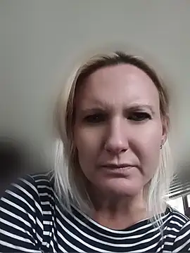 Isabelle Cora online show from June 20, 2:22 pm
