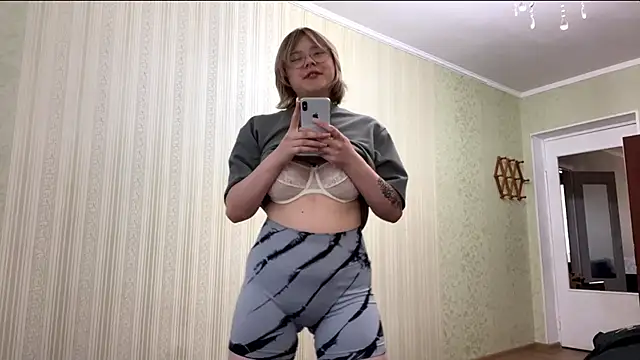 Snapshot of peachpuf chatting on June 21, 3:18 pm peachpuf online show from June 21, 3:18 pm