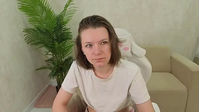 kira hatti online show from June 4, 1:10 am
