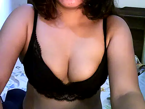 Snapshot of strip_nia chatting on June 4, 5:34 am strip nia online show from June 4, 5:34 am