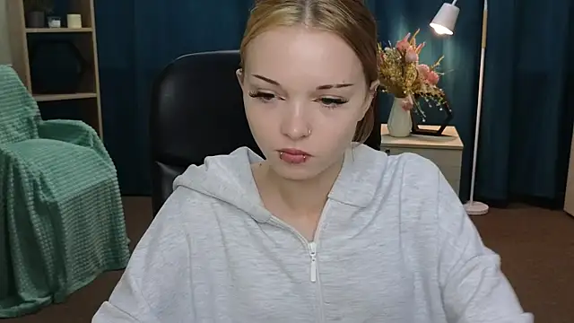 TwilaDipaola online show from June 1, 10:37 am