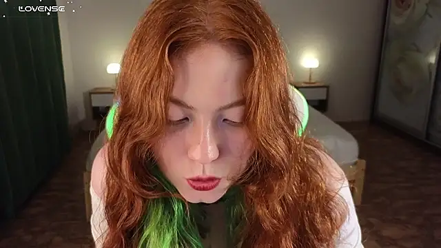 Snapshot of YourGingerCute chatting on July 18, 5:10 pm YourGingerCute online show from July 18, 5:10 pm