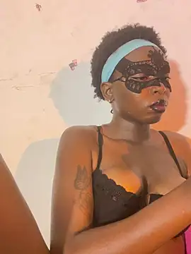 Snapshot of Honeybeespecial chatting on June 11, 11:24 pm Honeybeespecial online show from June 11, 11:24 pm