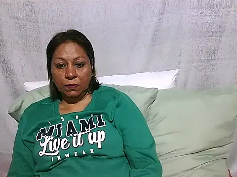 IndianSexyMilf69 online show from June 22, 3:01 am
