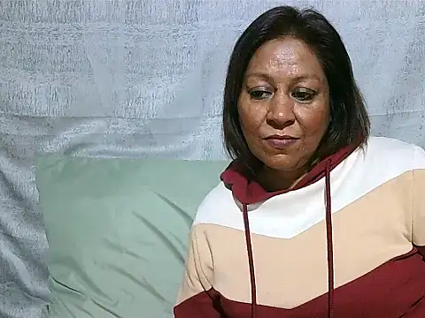 IndianSexyMilf69 online show from June 18, 5:06 am
