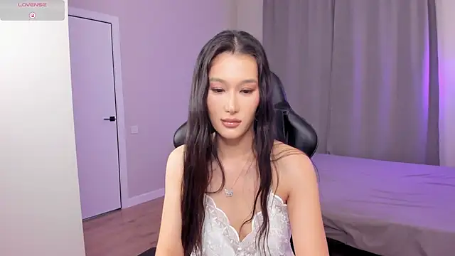 lilly mighty online show from June 3, 5:28 pm