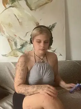 Snapshot of Ella_Bloom chatting on June 12, 9:51 am Ella Bloom online show from June 12, 9:51 am