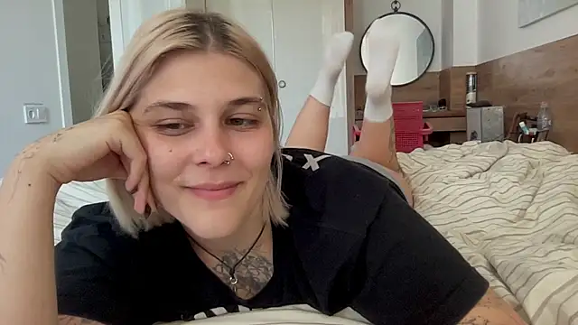 Snapshot of Ella_Bloom chatting on July 11, 10:04 am Ella Bloom online show from July 11, 10:04 am