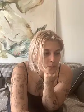 Snapshot of Ella_Bloom chatting on June 21, 8:53 am Ella Bloom online show from June 21, 8:53 am