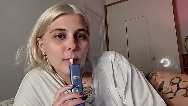 Snapshot of Ella_Bloom chatting on July 14, 6:25 pm Ella Bloom online show from July 14, 6:25 pm