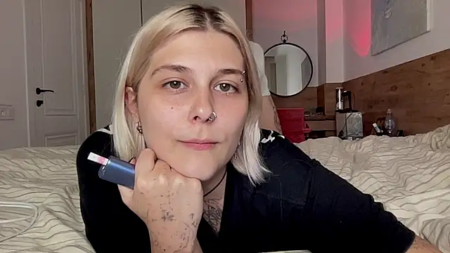 Snapshot of Ella_Bloom chatting on July 10, 6:19 pm Ella Bloom online show from July 10, 6:19 pm