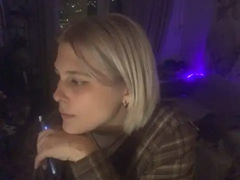 Snapshot of Ella_Bloom chatting on May 29, 6:14 pm Ella Bloom online show from May 29, 6:14 pm