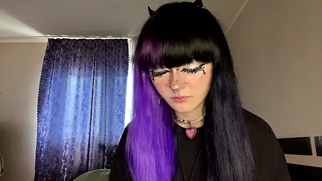 Snapshot of HolyCute chatting on June 12, 3:10 pm HolyCute online show from June 12, 3:10 pm