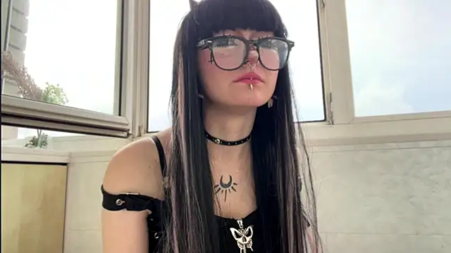 Snapshot of HolyCute chatting on July 20, 3:47 pm HolyCute online show from July 20, 3:47 pm