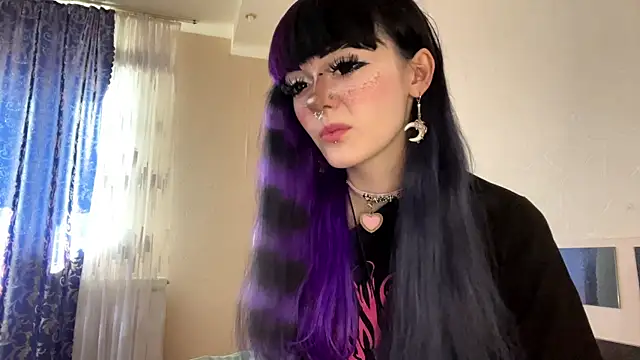 Snapshot of HolyCute chatting on June 21, 2:12 pm HolyCute online show from June 21, 2:12 pm