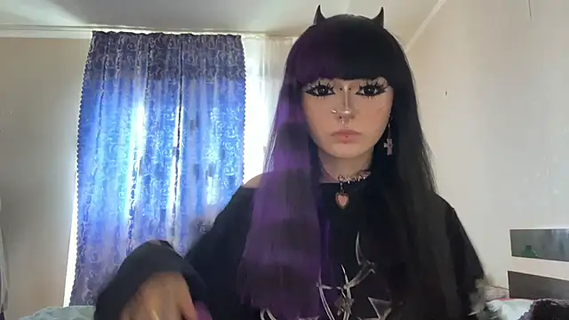 Snapshot of HolyCute chatting on June 30, 1:55 pm HolyCute online show from June 30, 1:55 pm