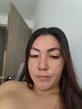 Snapshot of alma_rouge chatting on May 28, 4:24 pm alma rouge online show from May 28, 4:24 pm