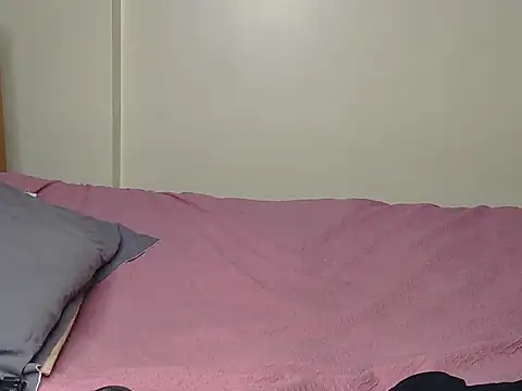 Snapshot of petite_cee chatting on June 18, 12:31 am petite cee online show from June 18, 12:31 am