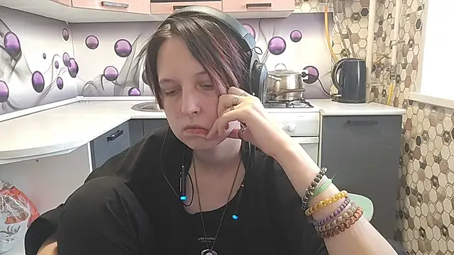 Snapshot of Saranade chatting on June 27, 5:08 pm Saranade online show from June 27, 5:08 pm