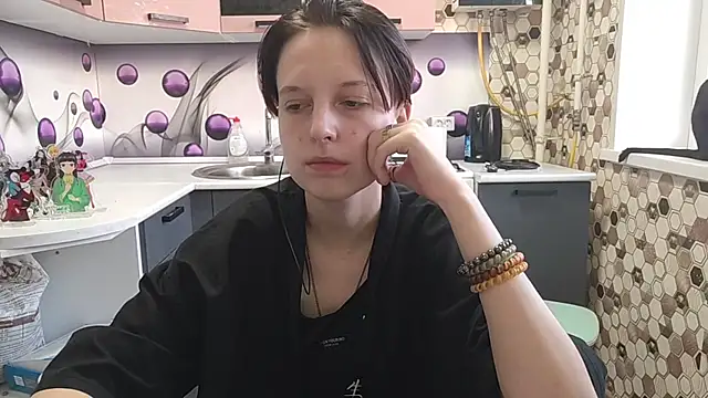 Snapshot of Saranade chatting on June 12, 5:00 pm Saranade online show from June 12, 5:00 pm