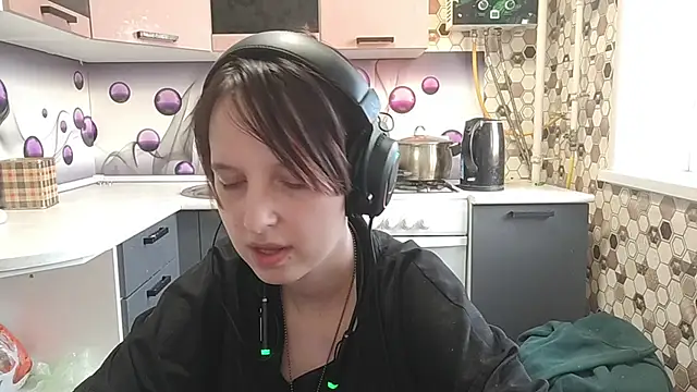 Snapshot of Saranade chatting on June 29, 4:50 pm Saranade online show from June 29, 4:50 pm