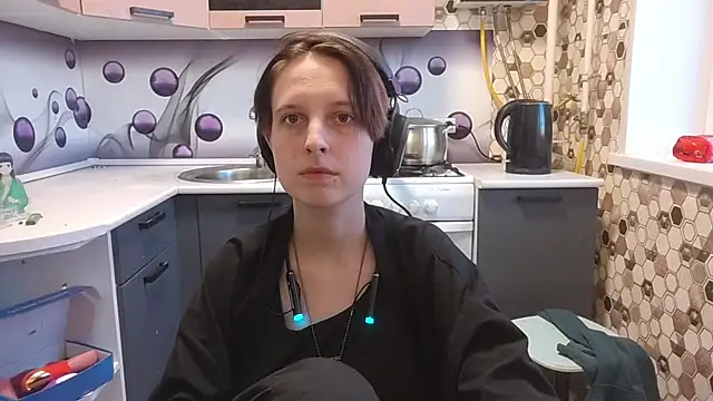 Snapshot of Saranade chatting on June 24, 5:33 pm Saranade online show from June 24, 5:33 pm