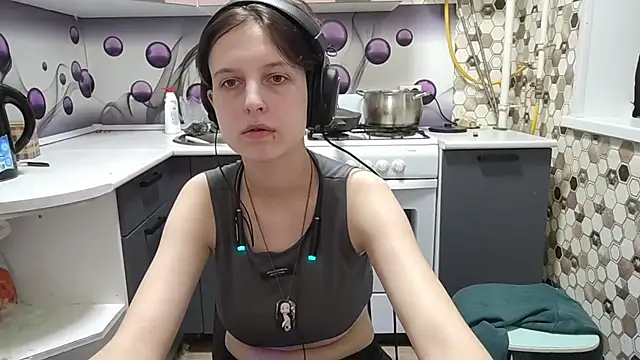Snapshot of Saranade chatting on July 4, 5:06 pm Saranade online show from July 4, 5:06 pm
