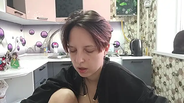 Snapshot of Saranade chatting on June 14, 5:03 pm Saranade online show from June 14, 5:03 pm