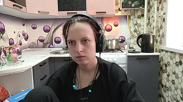 Snapshot of Saranade chatting on June 21, 4:57 pm Saranade online show from June 21, 4:57 pm