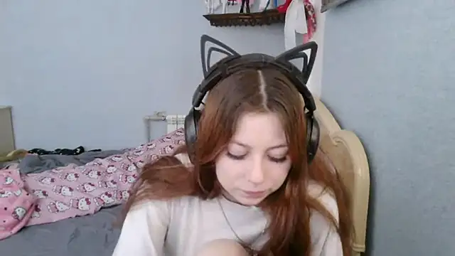 Snapshot of AlessiaViolet chatting on July 8, 8:48 am AlessiaViolet online show from July 8, 8:48 am