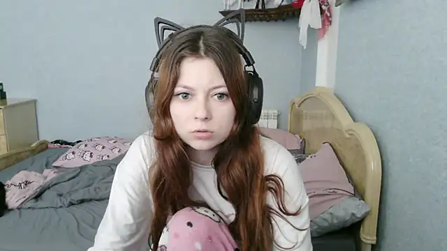 Snapshot of AlessiaViolet chatting on July 7, 9:02 am AlessiaViolet online show from July 7, 9:02 am