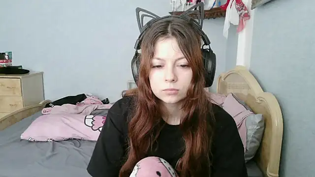 Snapshot of AlessiaViolet chatting on July 15, 9:05 am AlessiaViolet online show from July 15, 9:05 am