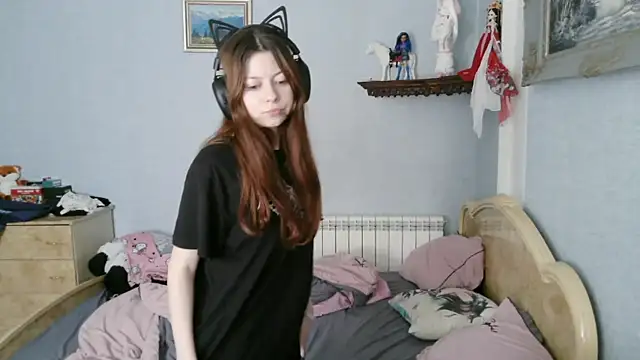 Snapshot of AlessiaViolet chatting on June 11, 9:39 am AlessiaViolet online show from June 11, 9:39 am
