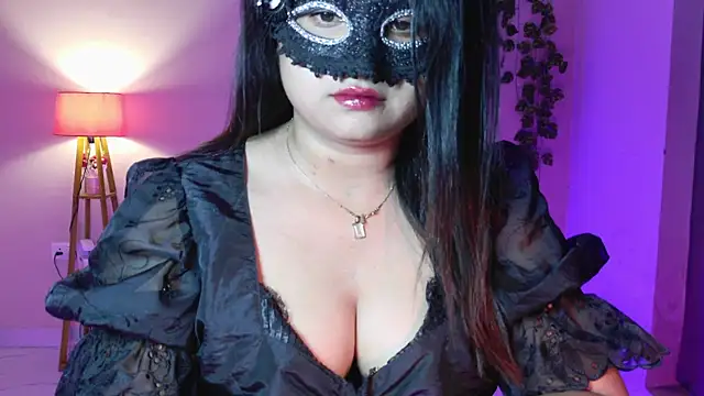Red Heart  online show from July 9, 5:01 pm