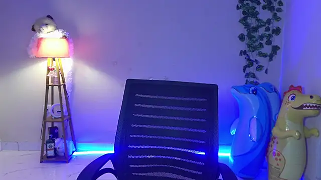 Red Heart  online show from June 25, 6:02 pm