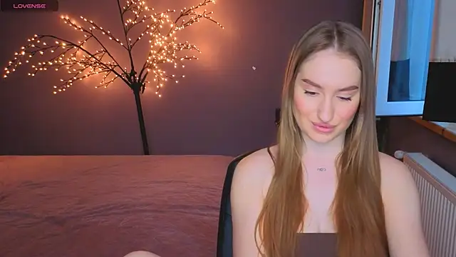Snapshot of AlisaFoxis chatting on July 6, 5:37 pm AlisaFoxis online show from July 6, 5:37 pm