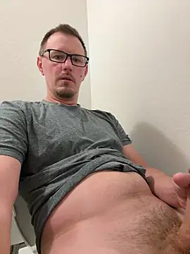 Snapshot of Hardpaul85 chatting on June 28, 1:28 pm Hardpaul85 online show from June 28, 1:28 pm