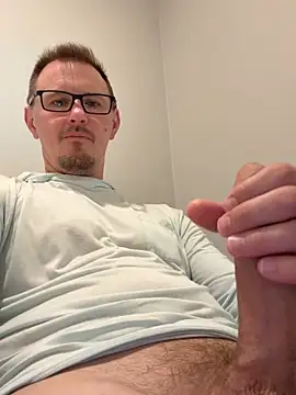 Snapshot of Hardpaul85 chatting on June 17, 2:05 pm Hardpaul85 online show from June 17, 2:05 pm