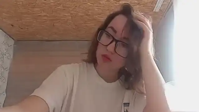 Snapshot of OliviaMoment chatting on June 12, 10:13 am OliviaMoment online show from June 12, 10:13 am
