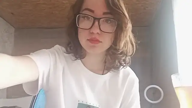 Snapshot of OliviaMoment chatting on June 21, 8:09 am OliviaMoment online show from June 21, 8:09 am