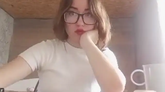 Snapshot of OliviaMoment chatting on June 29, 10:15 am OliviaMoment online show from June 29, 10:15 am