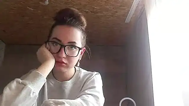 Snapshot of OliviaMoment chatting on May 29, 9:26 am OliviaMoment online show from May 29, 9:26 am