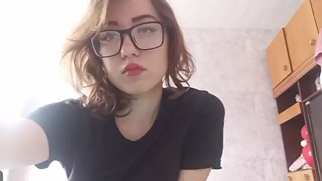 Snapshot of OliviaMoment chatting on July 18, 8:12 am OliviaMoment online show from July 18, 8:12 am