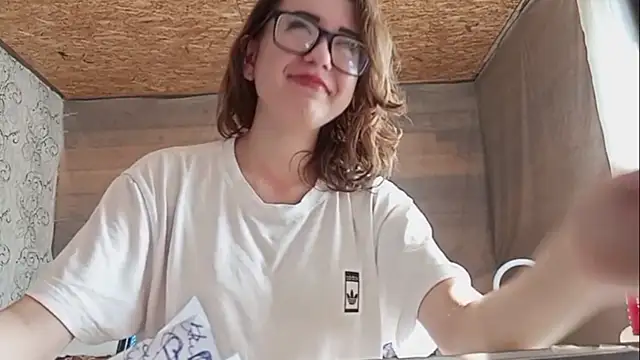 Snapshot of OliviaMoment chatting on July 5, 8:21 am OliviaMoment online show from July 5, 8:21 am