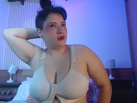 ValentinaGreyy online show from June 2, 9:26 pm