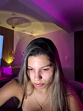 Snapshot of emilyvex chatting on July 9, 4:02 am emilyvex online show from July 9, 4:02 am
