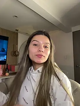 Snapshot of emilyvex chatting on June 18, 5:06 am emilyvex online show from June 18, 5:06 am
